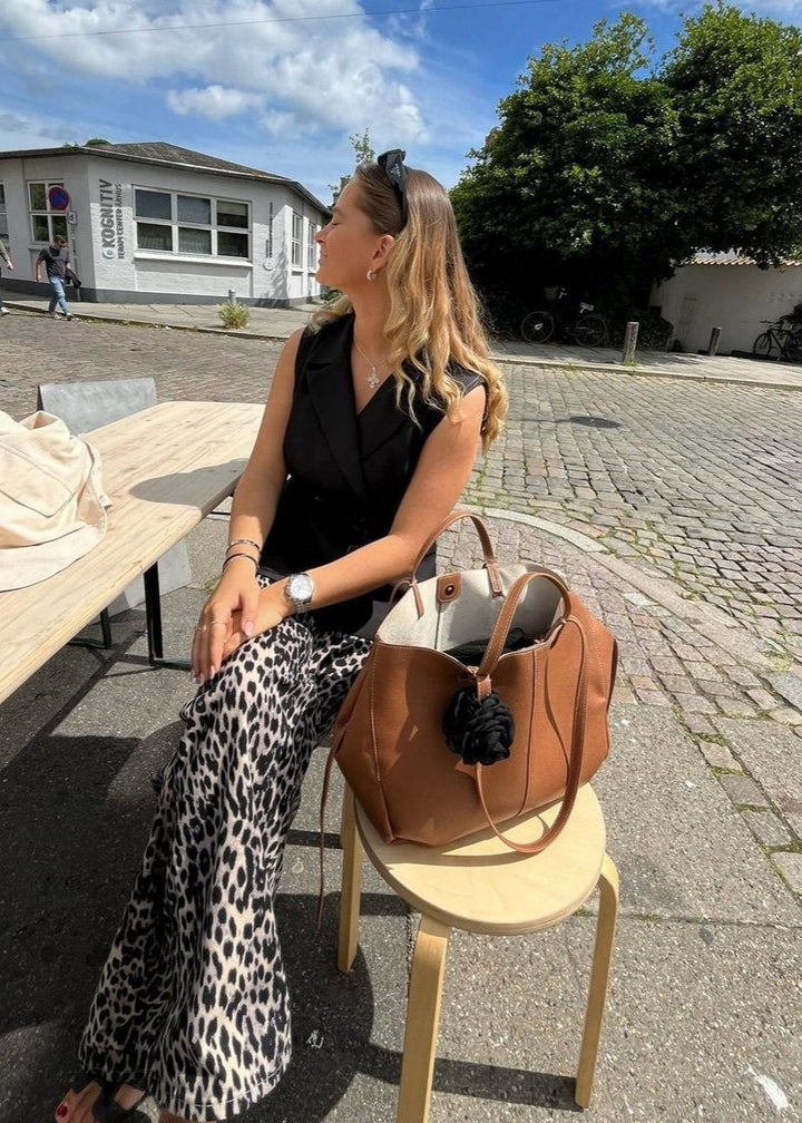 Mila Tote in Camel