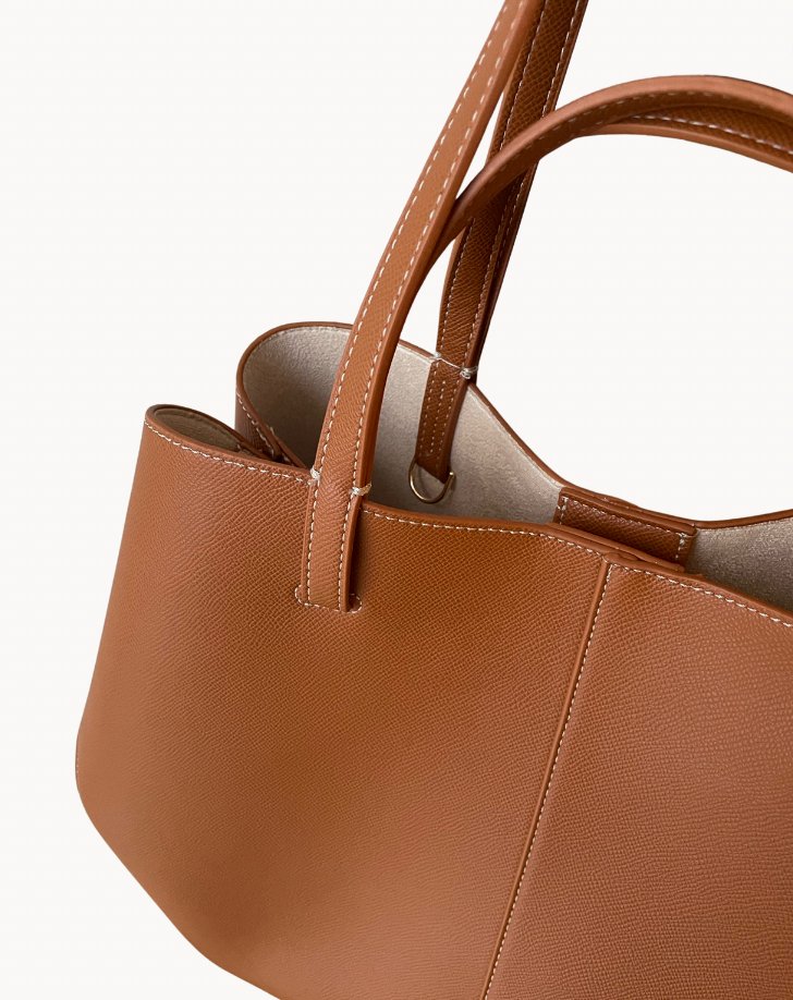 Mila Tote in Camel